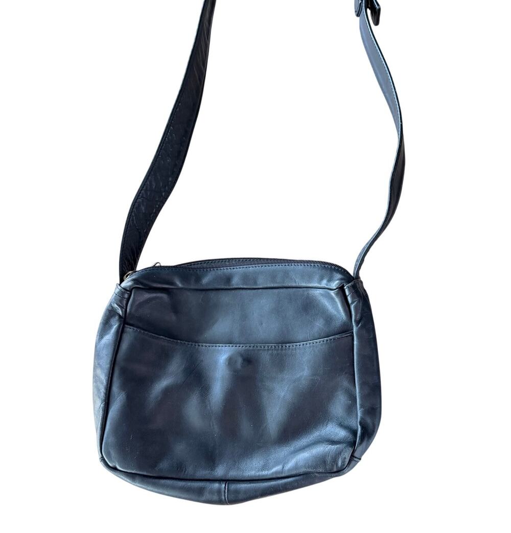 Coronado leather vintage black shoulder bag purse zipper top compartments